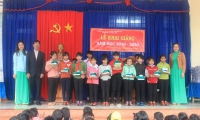 Đồng hành cùng học sinh đến trường tại Trường Tiểu học Ama Khê huyện Krông Buk