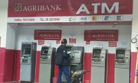 Thẻ ATM mẫu cũ không gắn chíp sẽ không rút được tiền tại cây ATM từ 31/12/2021