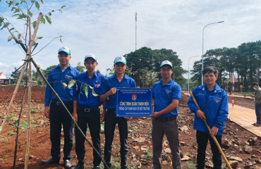 Công trình thanh niên năm 2022: Trồng cây xanh tại xã Phú Lộc, huyện Krông Năng
