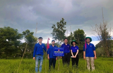 Đoàn Thanh niên Quỹ Bảo vệ và PTR tỉnh Đắk Lắk ứng dụng bom hạt giống để góp phần phục hồi rừng thuần tự nhiên