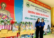 Mang Tết Trung thu đến với trẻ em trường THCS Cư Pui, huyện Krông Bông